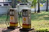 Leider darf man drinnen nicht fotografieren, so bleibt nur ein Bild der königlichen Tankstelle.